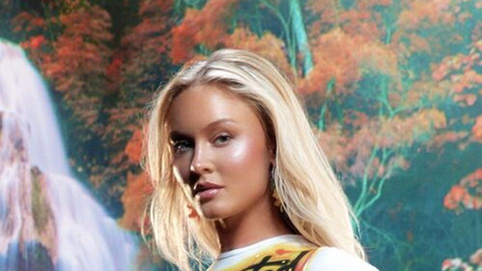 Zara Larsson Anuncia Su Próximo Álbum con el Lanzamiento de 'Blue Moon' y el Remix de 'Girls Trip'