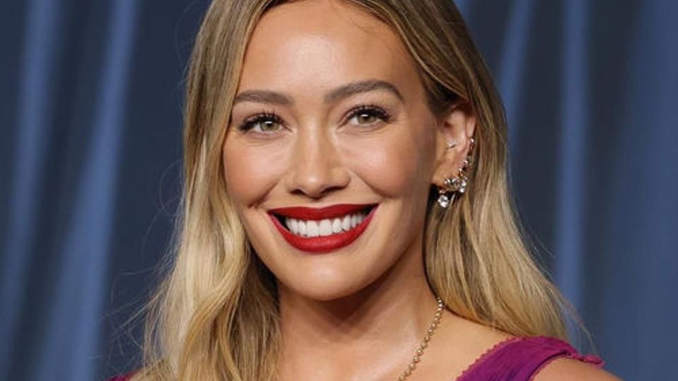 Hilary Duff Announces 'Holiday Things' EP with Original Tracks and Classic Covers